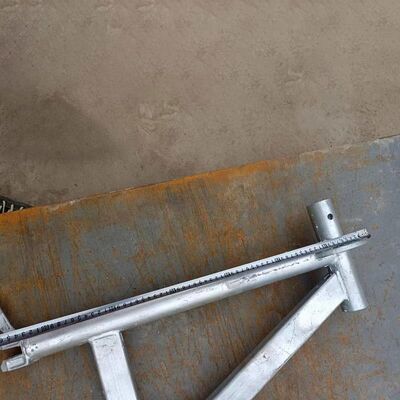 Versatile Q235 Steel Ringlock Board Bracket 1M Hot-dip Galvanized for Scaffolding